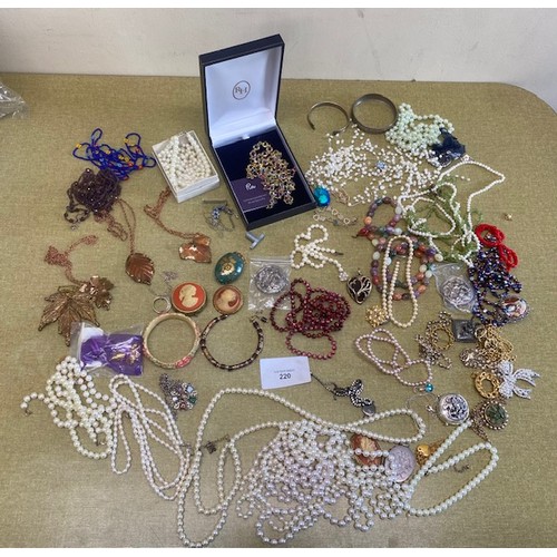 220 - Collection of various jewelry - Section O14