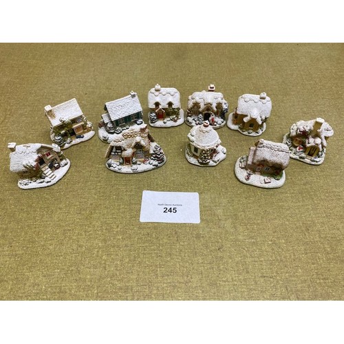 245 - Lilliput Lane Christmas Cottages - 1 x damaged the others in a good condition - Section O1