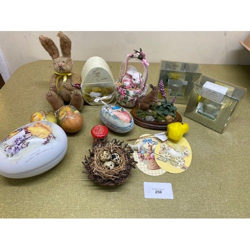 250 - Various Easter decorations / bric-a-brac - Section S7