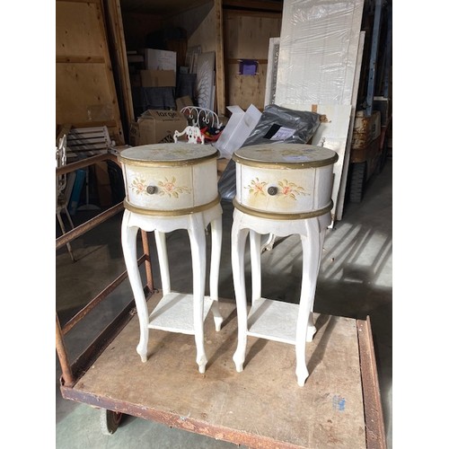 300 - Pair of vintage bedside tables - Section S8