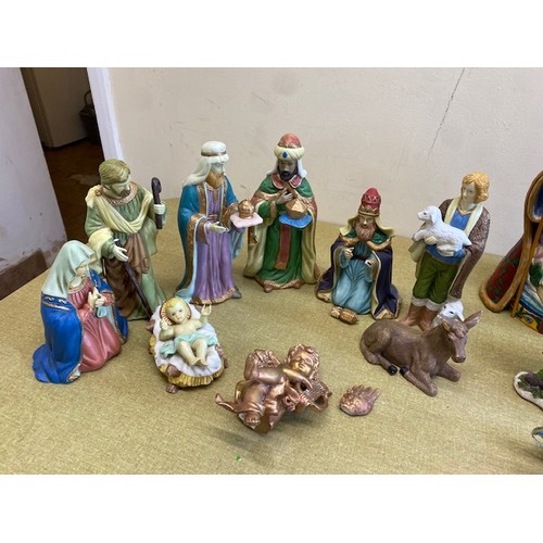 301 - Large selection of Christmas ornaments including nativity scene (some damaged) - Section S2