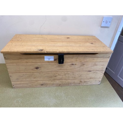 320 - Blanket box/toy box - Section S10