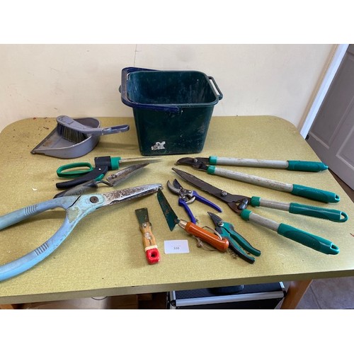 330 - Garden tools - Section S9