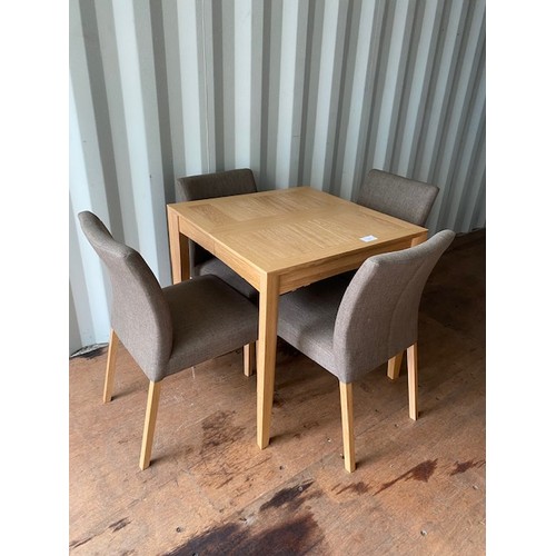 422 - Light Oak Extending table with 4 x Chairs - Section S11