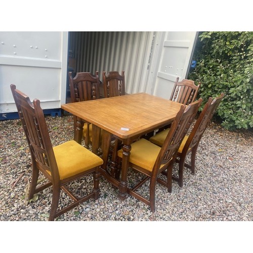 425 - Vintage Dining table with 6 Chairs 

PLEASE NOTE: after photographing the chair pads have been remov... 