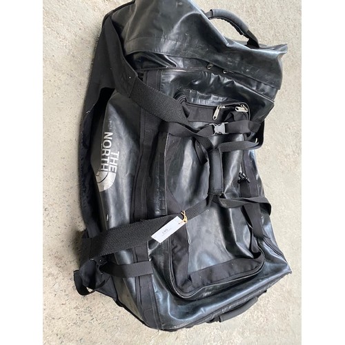 581 - North Face Xtra Large Suit Bag - Section S3