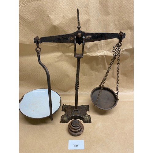 587 - Antique Weight Scale C.1930 - Section O15