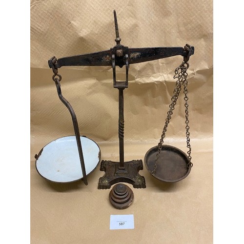 587 - Antique Weight Scale C.1930 - Section O15