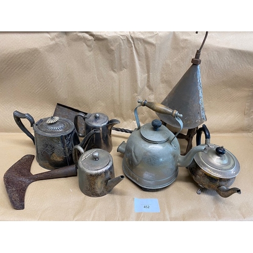 452 - Various collection of metal items including some silver plated. - Section O3