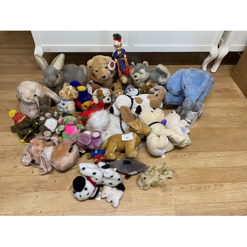 467 - Collection of cuddly toys - Section O7