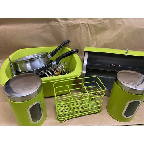 520 - Selection of Green Kitchen Items - Section O4