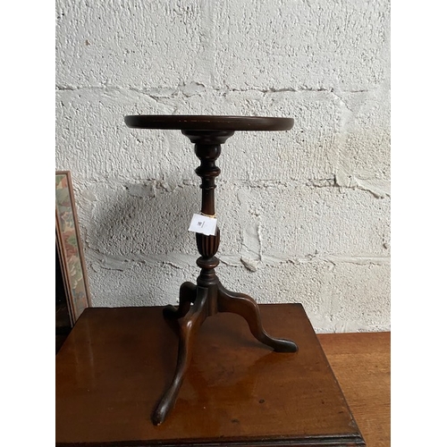 591 - Vintage leather topped plant stand - Section S5