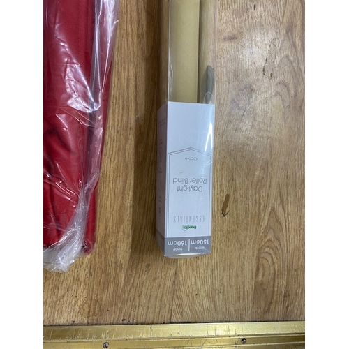 616 - 2 x brand-new blinds - Section O2