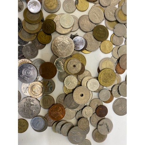 40 - Large selection of Vintage and Foreign coins  - Viewing Section O1