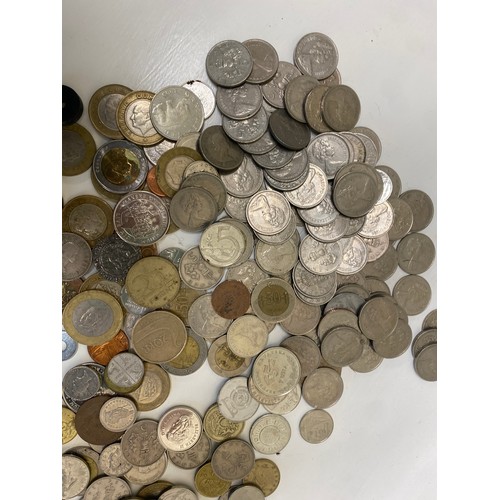 40 - Large selection of Vintage and Foreign coins  - Viewing Section O1