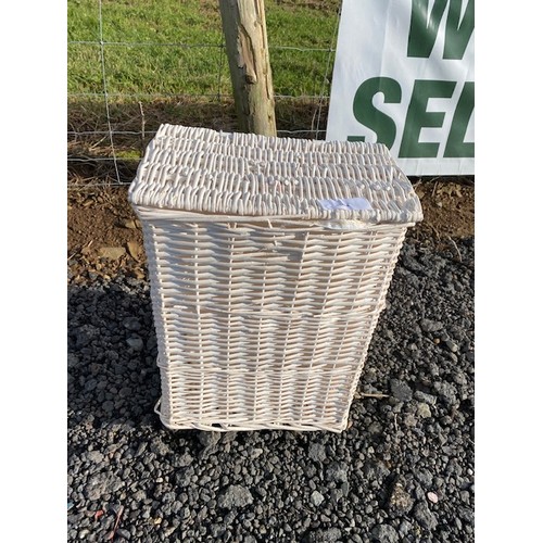 404 - Wicker washing basket - Viewing Section S12