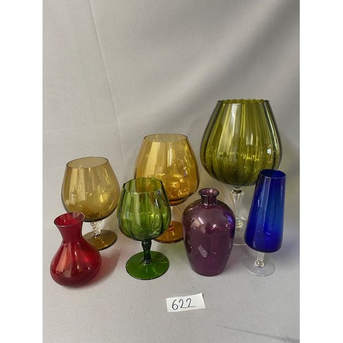 622 - Assorted selection of art vases - Viewing Section O25