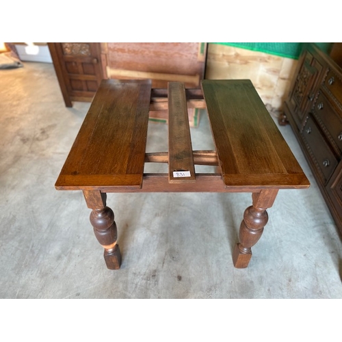 831 - Vintage Table