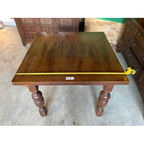 831 - Vintage Table