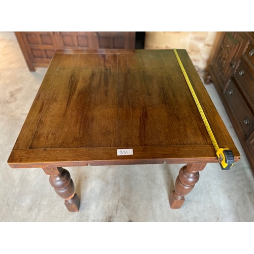 831 - Vintage Table