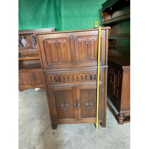 833 - Vintage Drinks cabinet