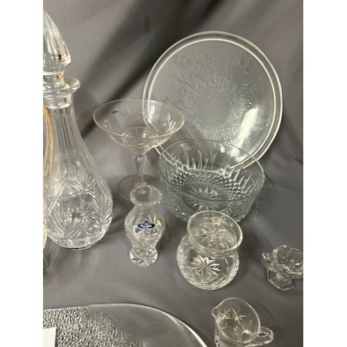 711 - Selection of glass Decanters and various table mats ect - Viewing Section: O10