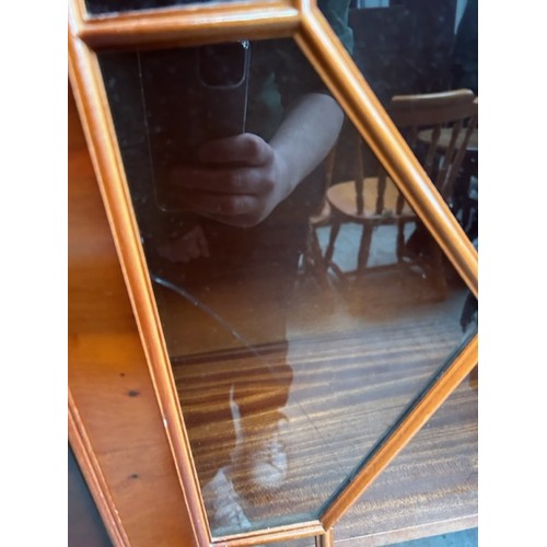 50 - Glass lockable display cabinet - Small Crack on glass - Viewing section: S5