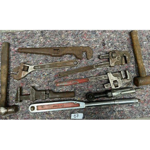 67 - Selection of various tools - Viewing section: S3