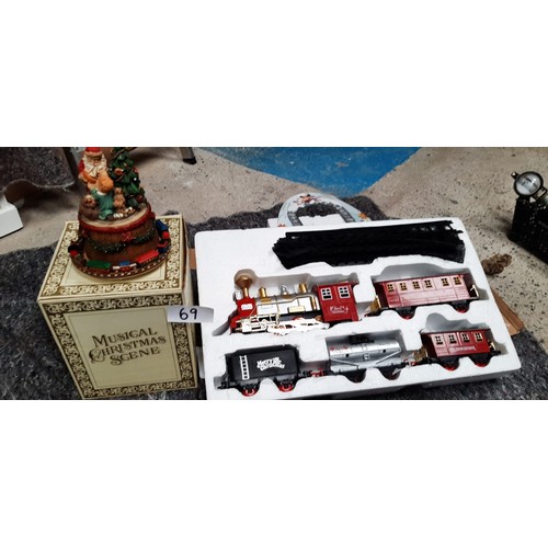 69 - Musical Christmas scene and santas express delivery set - Viewing section: O14 (2 Parts)