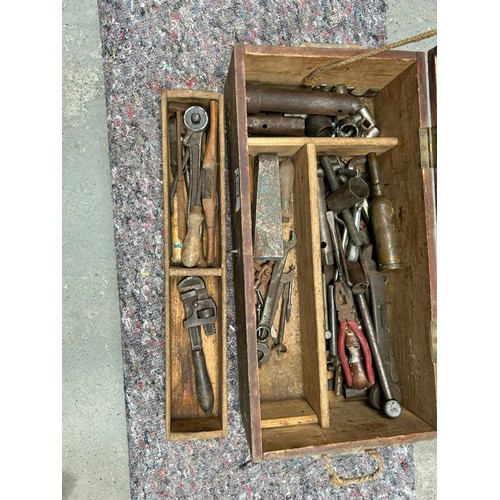 189 - Wooden Chest full of tools - Viewing section: S3