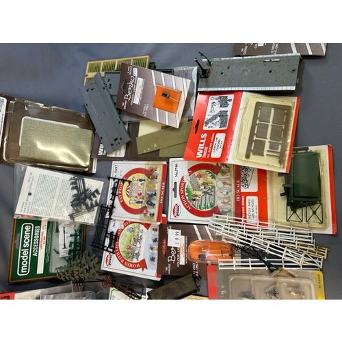 199 - Large Selection of Model Railway Accessories (Some New) - Viewing section: O17