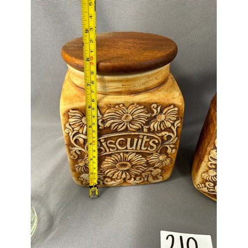 210 - 1970s Quantock Pottery Storage Jars/Kilnar Jars - Viewing section: O17