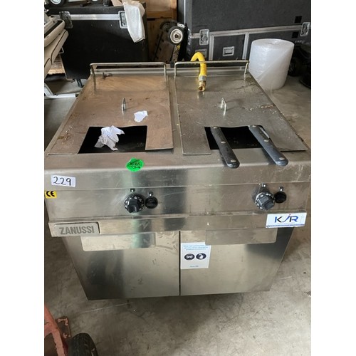 229 - Zanussi Commercial Fryer  - Viewing section: Building (if you wish to view this item, please let us ... 