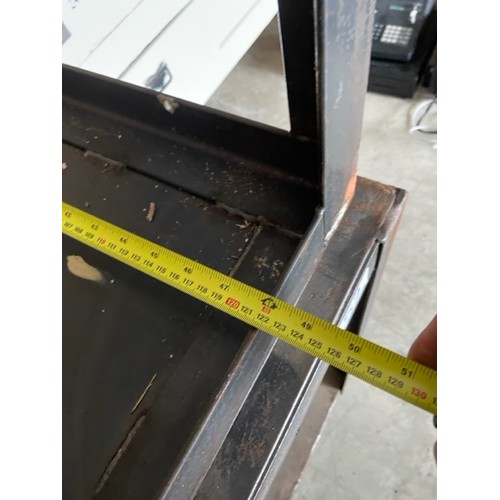 253 - Solid Steel Welding Bench  - Viewing section: Building (if you wish to view this item, please let us... 