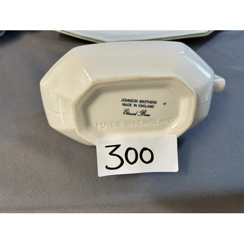 300 - 2 x Lidded Vegetable dishes, 1 x Large Meat plate, 1 x Large gravy boat & Saucer - Viewing section: ... 