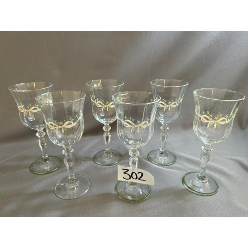 302 - 6 X Johnsons Eternal beau wine Glasses - Viewing section: O25