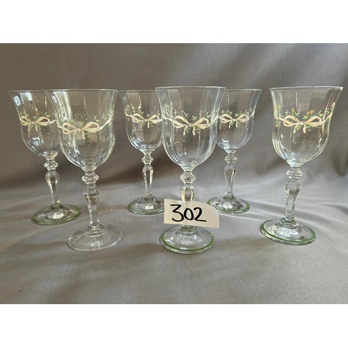 302 - 6 X Johnsons Eternal beau wine Glasses - Viewing section: O25