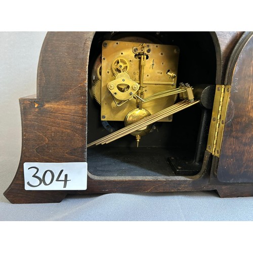 304 - 2 x Mantle Clocks - Viewing section: O25