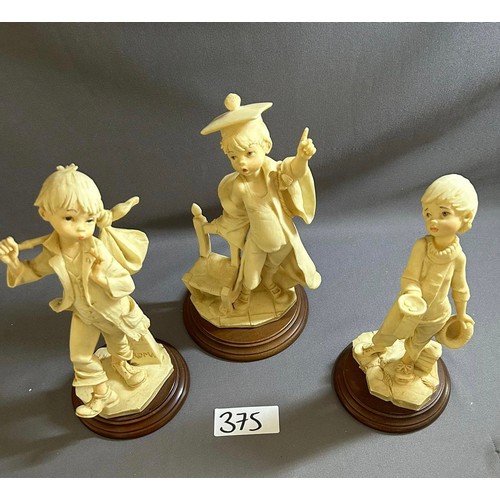 375 - Italian Figures x 3 - Viewing section: O19