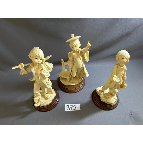 375 - Italian Figures x 3 - Viewing section: O19