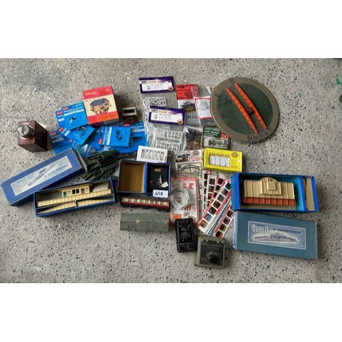 458 - Selection of Model Railway Items  - Viewing section: O11