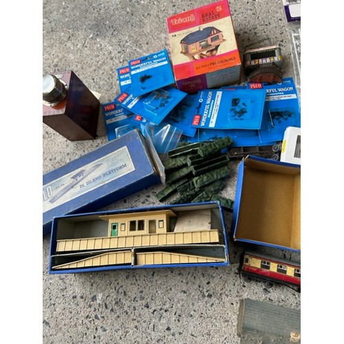 458 - Selection of Model Railway Items  - Viewing section: O11