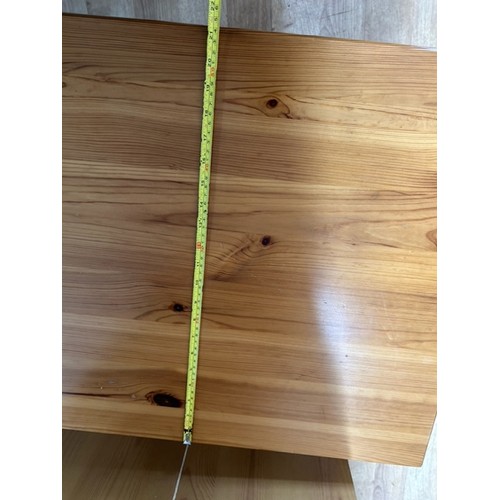 526 - Square pine table - 55cm and 43cm tall - Viewing section: S1