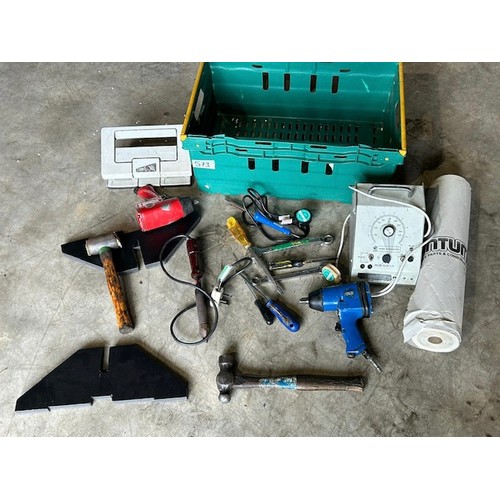 573 - Box of misc tools - Viewing section: Building (if you wish to view this item, please let us know whe... 