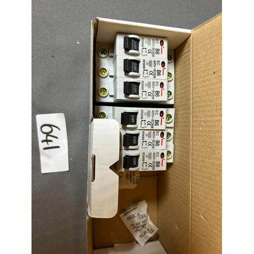 641 - Large Selection of Circuit Breakers - Viewing section: O3