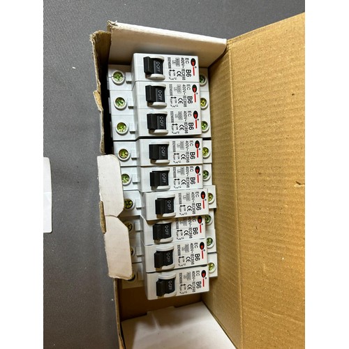 641 - Large Selection of Circuit Breakers - Viewing section: O3