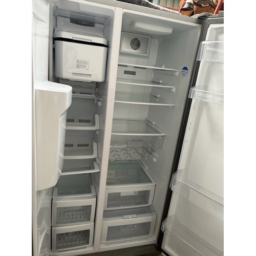 658 - Beko Fridge Freezer - Viewing section: S7