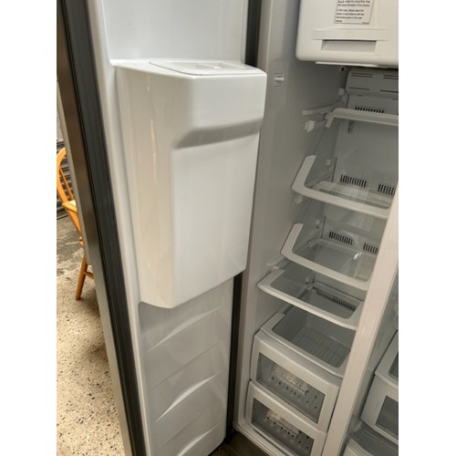 658 - Beko Fridge Freezer - Viewing section: S7