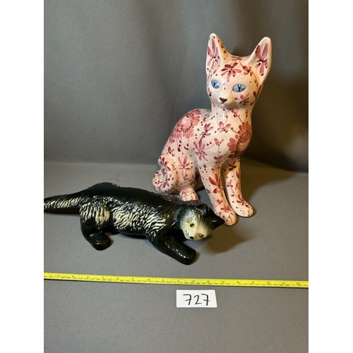 727 - 2 x Ceramic cat figures - Viewing Section: O7