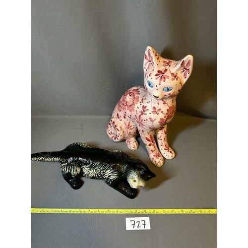 727 - 2 x Ceramic cat figures - Viewing Section: O7